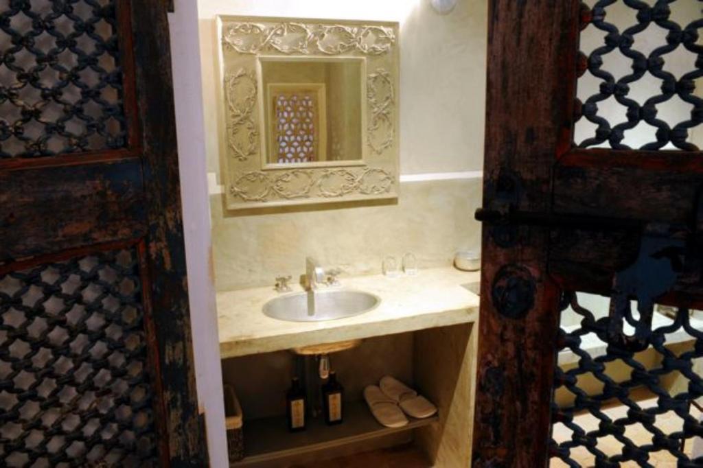 La Grange A Nicolas Baume-les-Messieurs Room photo